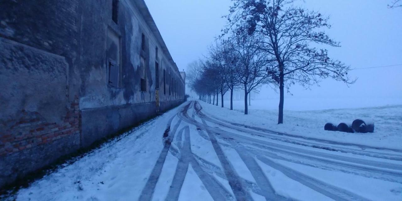 Вилла Lo Scrigno Di Lara Ceresara Экстерьер фото